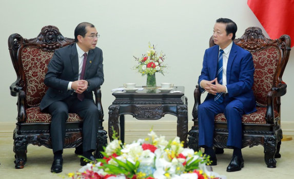 Phó Thủ tướng Trần Hồng Hà tiếp lãnh đạo một số doanh nghiệp năng lượng quốc tế